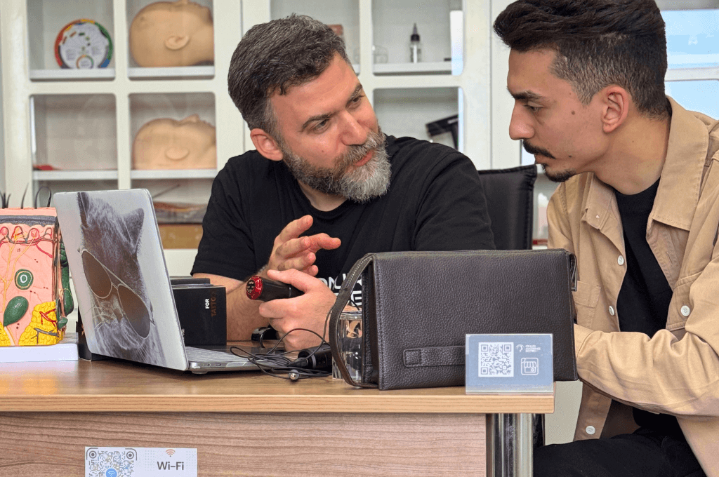 Formation en micropigmentation du cuir chevelu avec Onur Akdeniz a Istanbul